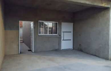 Imagem: A casa possui 3 Dormitórios, 2 Banheiros, 2 Vagas na garagem