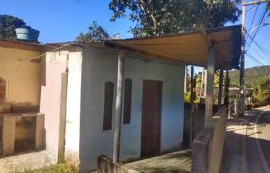 Imagem: A casa e possui 1 Dormitório, 1 Banheiro, 1 Vaga na garagem