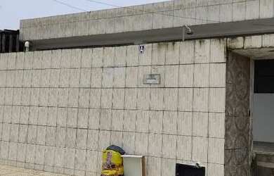 Imagem: A casa possui 3 Dormitórios e 2 Banheiros e está localizado