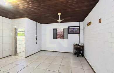 Imagem: A casa possui 2 Dormitórios, 2 Banheiros, 1 Vaga na garagem