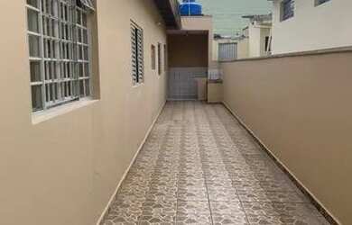 Imagem: A casa possui 2 Dormitórios, 1 Banheiro, 70m² de Área e