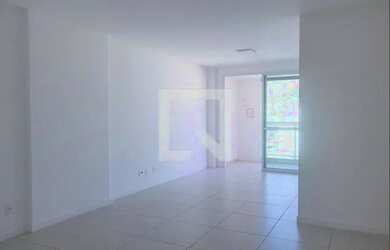 Imagem: O apartamento possui 3 Dormitórios, 1 Banheiro, 2 Vagas na