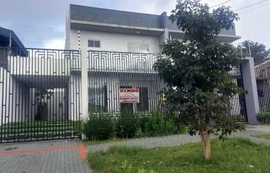 Imagem: A casa possui 3 Dormitórios, 3 Banheiros, 2 Vagas na garagem