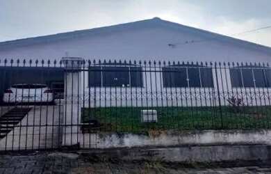 Imagem: A casa possui 1 Dormitório, 1 Banheiro, 1 Vaga na garagem e