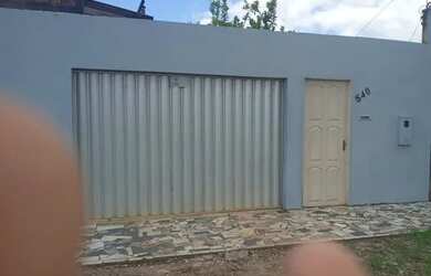 Imagem: A casa possui 2 Dormitórios, 2 Banheiros, 3 Vagas na garagem