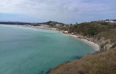 Imagem: A casa possui 1 Dormitório, 2 Vagas na garagem e está localizado