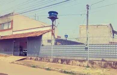 Imagem: A casa possui 2 Dormitórios, 2 Banheiros, 5 Vagas na garagem