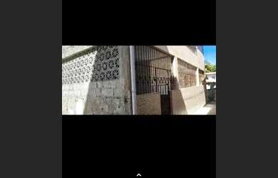 Imagem: A casa possui 3 Dormitórios, 2 Banheiros e está localizado