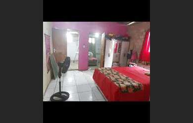 Imagem: A casa possui 2 Dormitórios, 1 Banheiro e está localizado