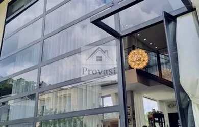 Imagem: A casa em condomínio possui 4 Dormitórios, 5 Banheiros, 3