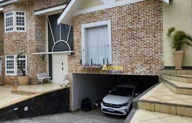 Imagem: A casa em condomínio possui 4 Dormitórios, 4 Banheiros, 4