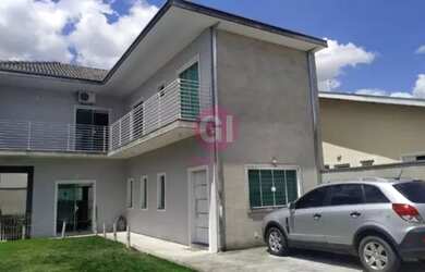 Imagem: A casa possui 3 Dormitórios, 2 Banheiros, 2 Vagas na garagem