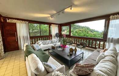 Imagem: A casa em condomínio possui 4 Dormitórios, 5 Banheiros, 2