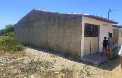 Imagem: A casa possui 2 Dormitórios, 1 Banheiro, 180m² de Área e