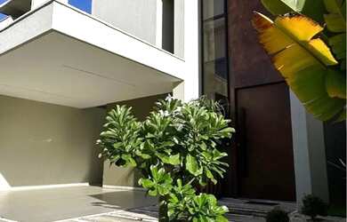 Imagem: A casa em condomínio possui 4 Dormitórios, 5 Banheiros, 2