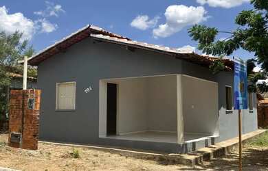 Imagem: A casa possui 3 Dormitórios, 1 Banheiro, 1 Vaga na garagem