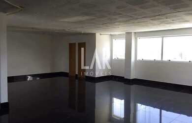 Imagem: O depósito possui 2 Vagas na garagem e 200m² de Área e está