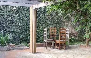 Imagem: A casa possui 3 Dormitórios, 3 Banheiros, 4 Vagas na garagem