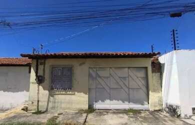 Imagem: A casa possui 2 Dormitórios, 1 Banheiro, 1 Vaga na garagem