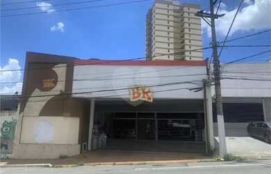 Imagem: O depósito possui 5 Vagas na garagem, 1.431m² de Área e