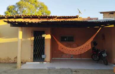 Imagem: A casa possui 2 Dormitórios e 1 Banheiro e está localizado