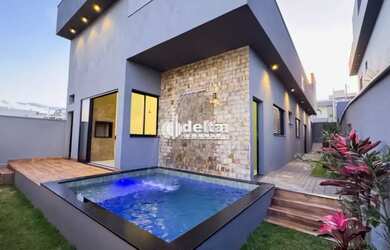 Imagem: A casa em condomínio possui 3 Dormitórios, 3 Banheiros, 4