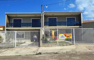 Imagem: A casa possui 3 Dormitórios, 2 Banheiros, 2 Vagas na garagem