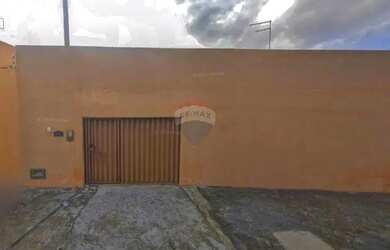 Imagem: A casa possui 2 Dormitórios, 1 Banheiro, 4 Vagas na garagem