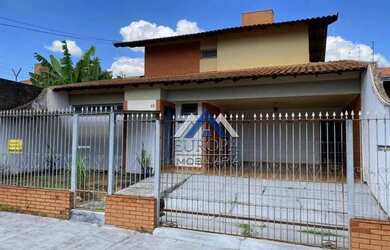 Imagem: A casa possui 5 Dormitórios, 3 Banheiros, 3 Vagas na garagem