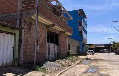 Imagem: A casa possui 5 Dormitórios, 4 Banheiros, 3 Vagas na garagem