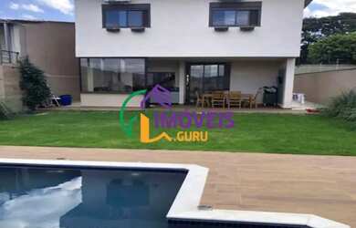 Imagem: A casa possui 3 Dormitórios, 4 Banheiros, 2 Vagas na garagem