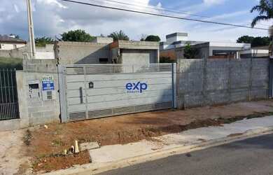 Imagem: A casa possui 4 Dormitórios, 5 Banheiros, 5 Vagas na garagem