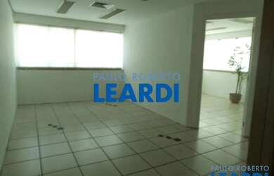 Imagem: O depósito possui 1 Vaga na garagem, 50m² de Área e está