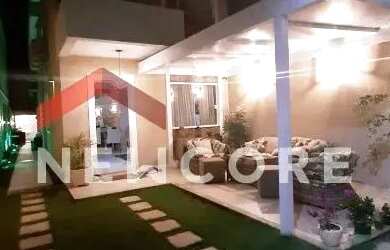 Imagem: A casa possui 4 Dormitórios, 5 Banheiros, 2 Vagas na garagem