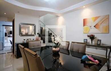 Imagem: A casa possui 3 Dormitórios, 3 Banheiros, 2 Vagas na garagem