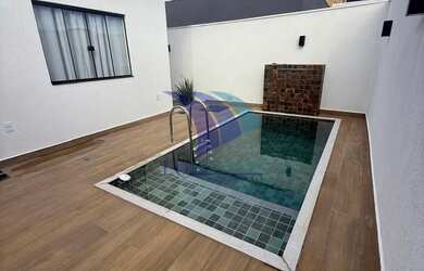 Imagem: A casa possui 2 Dormitórios, 2 Banheiros, 1 Vaga na garagem