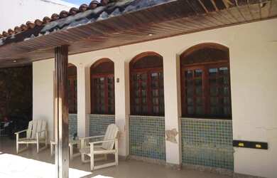 Imagem: A casa possui 3 Dormitórios, 3 Banheiros, 2 Vagas na garagem