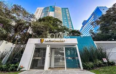 Imagem: O apartamento possui 4 Dormitórios, 5 Banheiros, 3 Vagas na