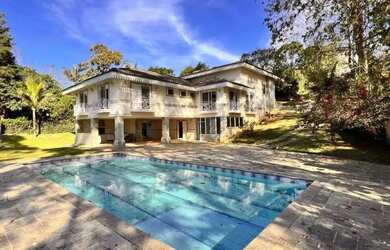 Imagem: A casa possui 5 Dormitórios, 5 Banheiros, 5 Vagas na garagem