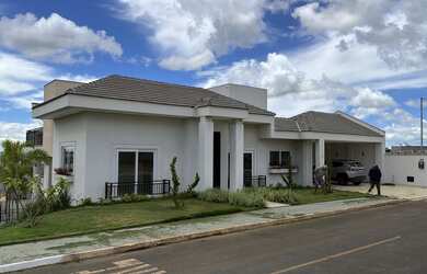 Imagem: A casa em condomínio possui 3 Dormitórios, 5 Banheiros, 2