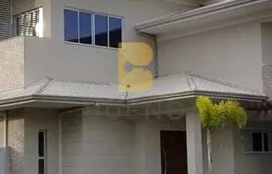 Imagem: A casa possui 4 Dormitórios, 5 Banheiros, 3 Vagas na garagem