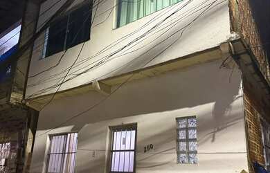 Imagem: A casa possui 3 Dormitórios, 1 Banheiro e Varanda e está localizado