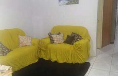 Imagem: A casa possui 2 Dormitórios, 1 Banheiro e 2 Vagas na garagem