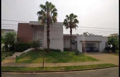 Imagem: A casa possui 4 Dormitórios, 4 Banheiros, 2 Vagas na garagem