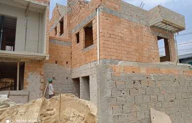 Imagem: A casa possui 2 Dormitórios, 2 Banheiros, 1 Vaga na garagem