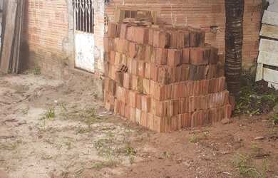 Imagem 3: Casa toda murada. 10m² de Área, 1 Vaga na garageme1 Dormitório