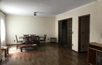 Imagem: A casa possui 2 Dormitórios, 2 Banheiros, 2 Vagas na garagem