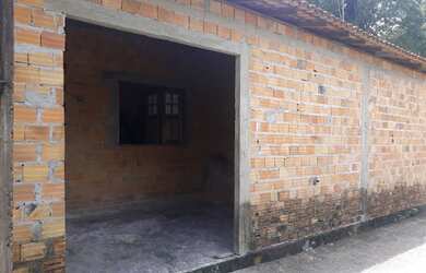 Imagem: A casa possui 2 Dormitórios, 1 Banheiro, 1 Vaga na garagem