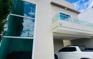 Imagem: A casa possui 4 Dormitórios, 3 Banheiros, 210m² de Área e