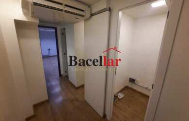 Imagem: O depósito possui 1 Vaga na garagem e 45m² de Área e está